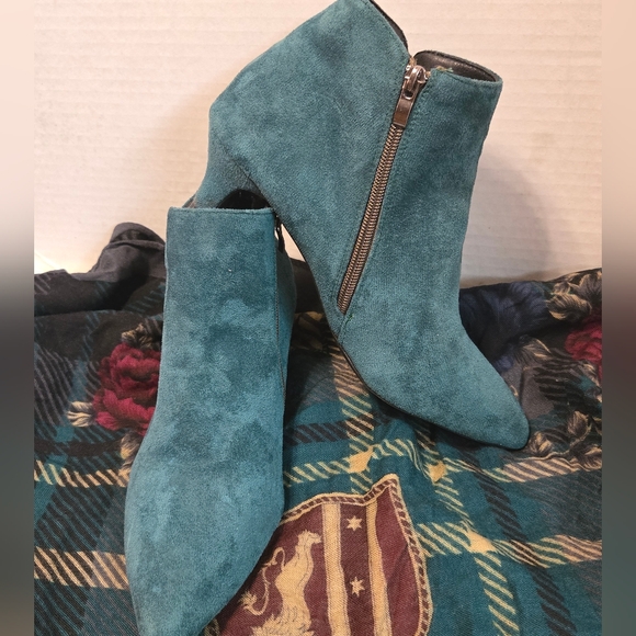 Emerald Green Booties. - Picture 2 of 10